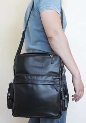 Кожаная сумка-рюкзак, черная Carlo Gattini