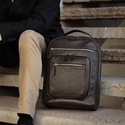 Стильный деловой рюкзак с 24 карманами и отделениями Explorer (Эксплорер) relief brown Brialdi
